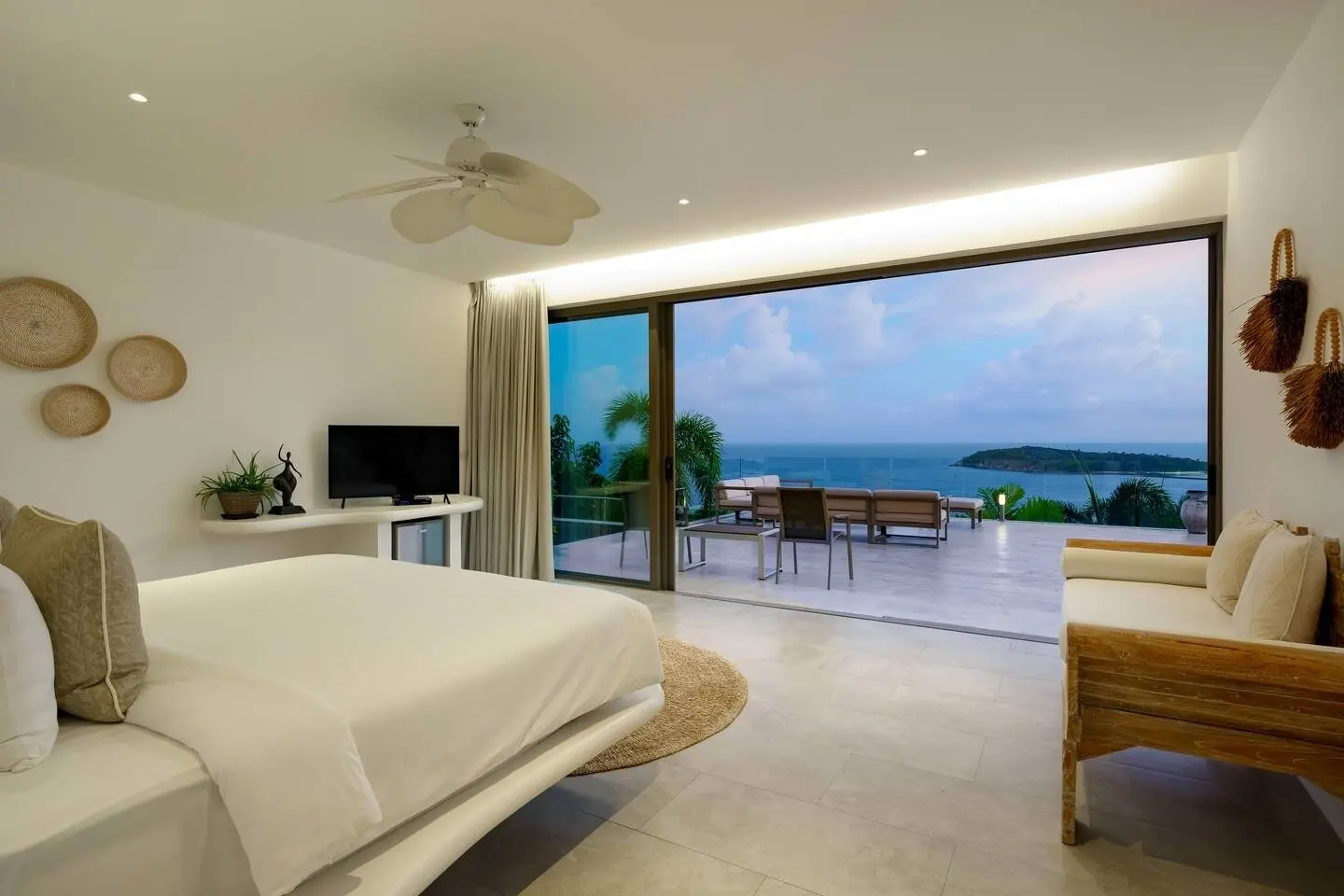 5 Bedroom Sea View Villa for Rent in Choeng Mon