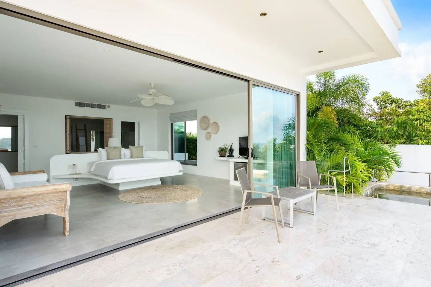 5 Bedroom Sea View Villa for Rent in Choeng Mon