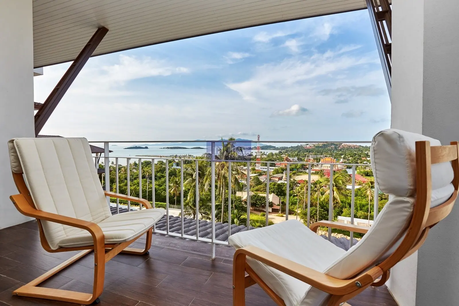 À vendre : Luxueux condo en bord de mer de 2 chambres avec vue imprenable sur la mer à Plaileam, Koh Samui