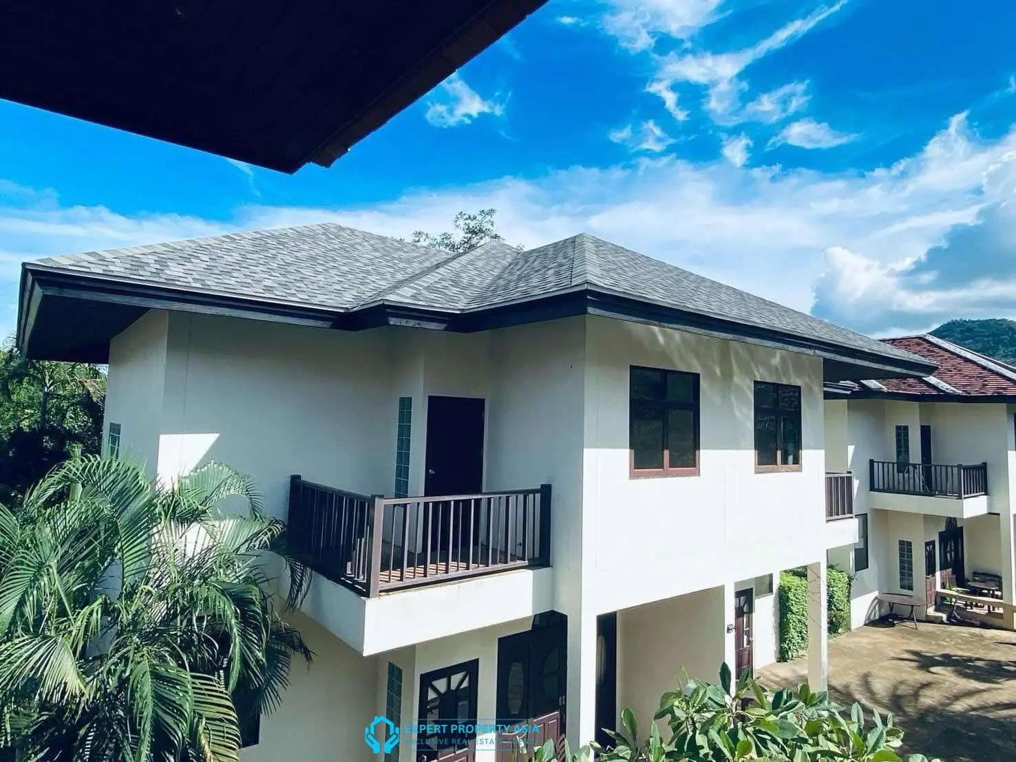 “Villas Duplex de Luxe à Vendre avec Piscine & Jacuzzi au Cœur de Bophut, Koh Samui”