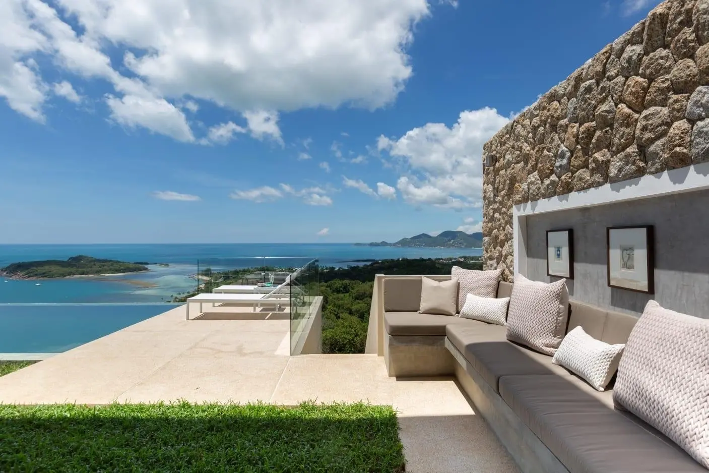 4 Bedrooms Urgent Sale: Exquisite Freehold Luxury Villa in Choeng Mon, Koh Samui " Free hold"