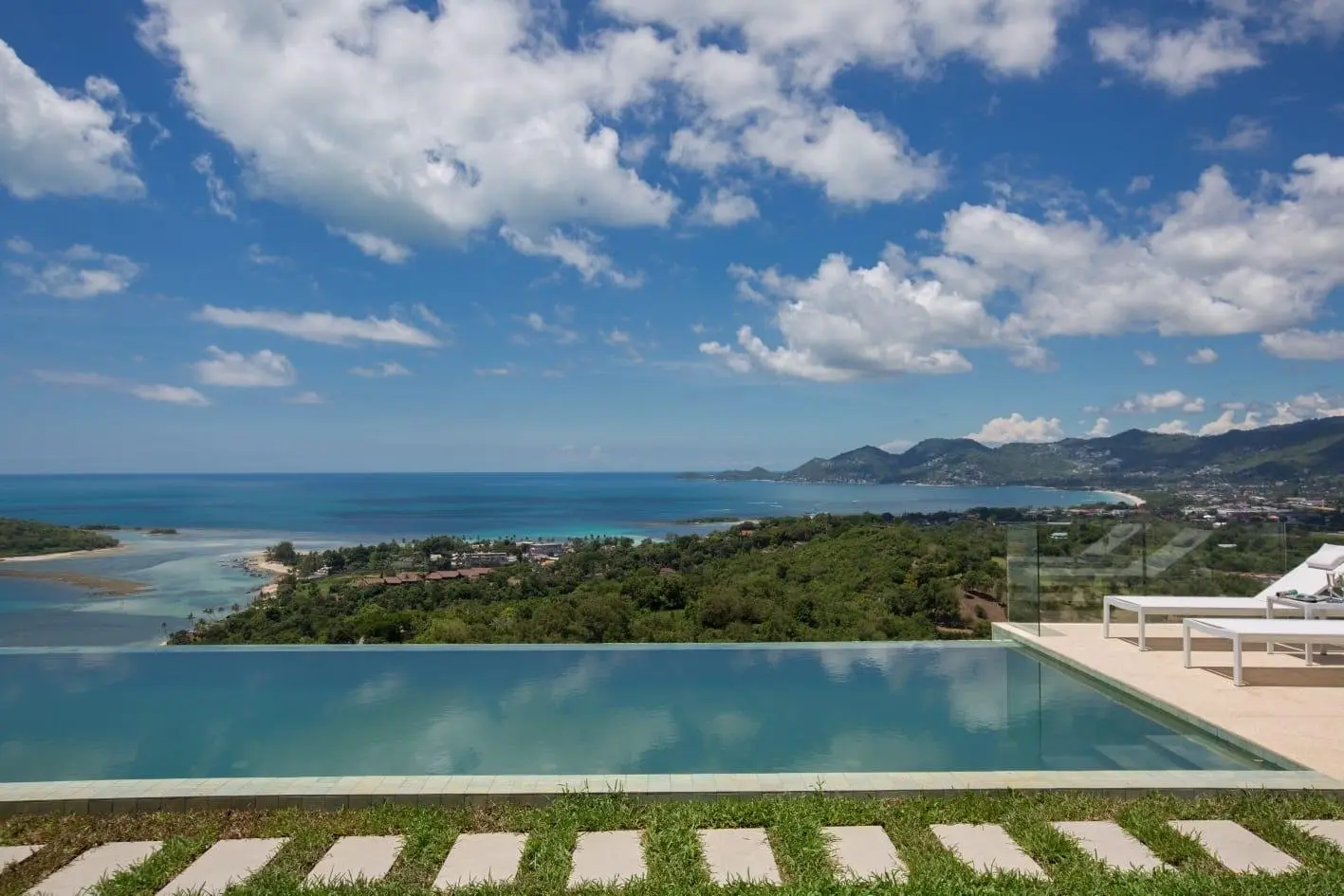 4 Bedrooms Urgent Sale: Exquisite Freehold Luxury Villa in Choeng Mon, Koh Samui " Free hold"