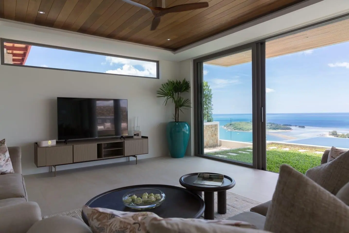 4 Bedrooms Urgent Sale: Exquisite Freehold Luxury Villa in Choeng Mon, Koh Samui " Free hold"