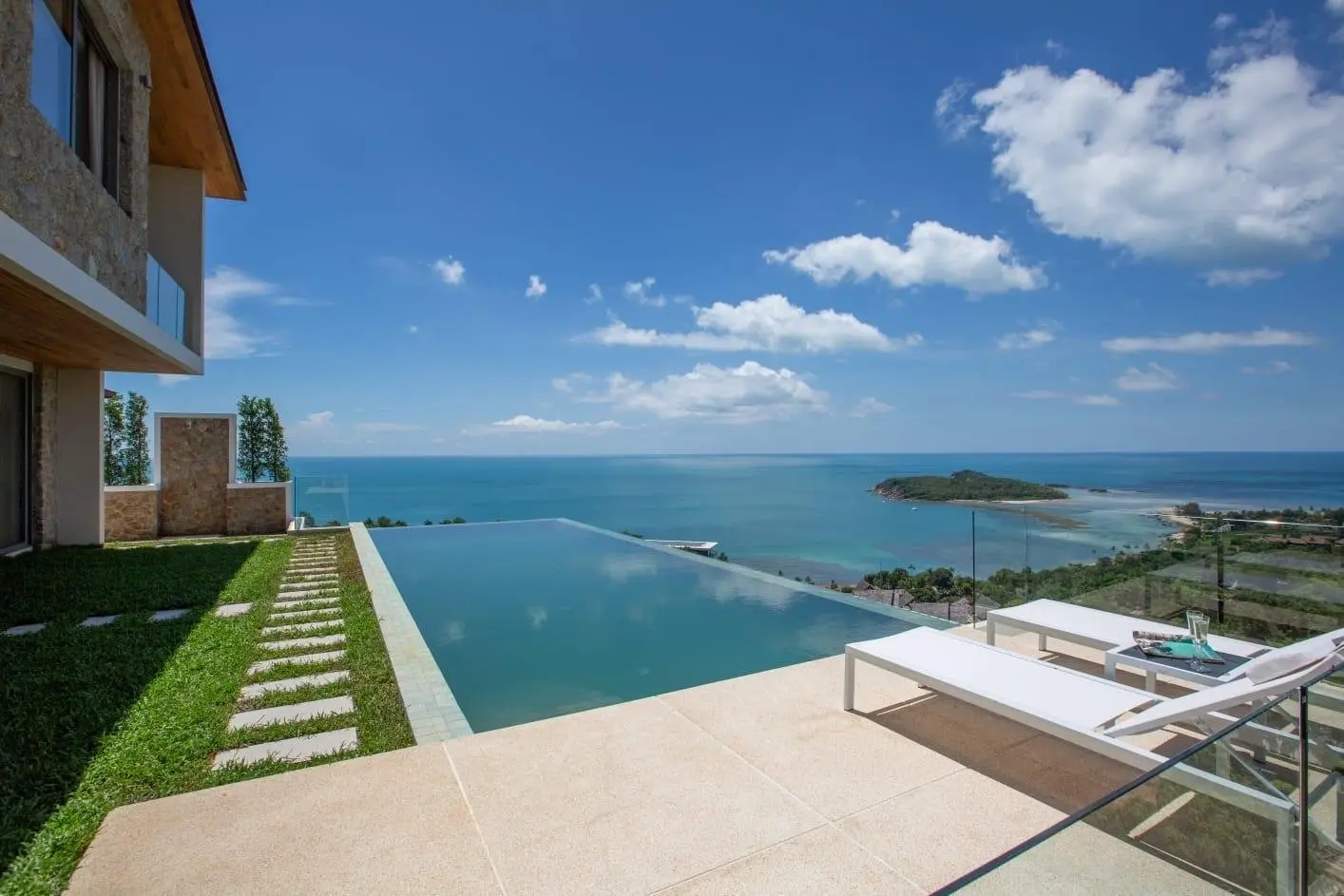 4 Bedrooms Urgent Sale: Exquisite Freehold Luxury Villa in Choeng Mon, Koh Samui " Free hold"