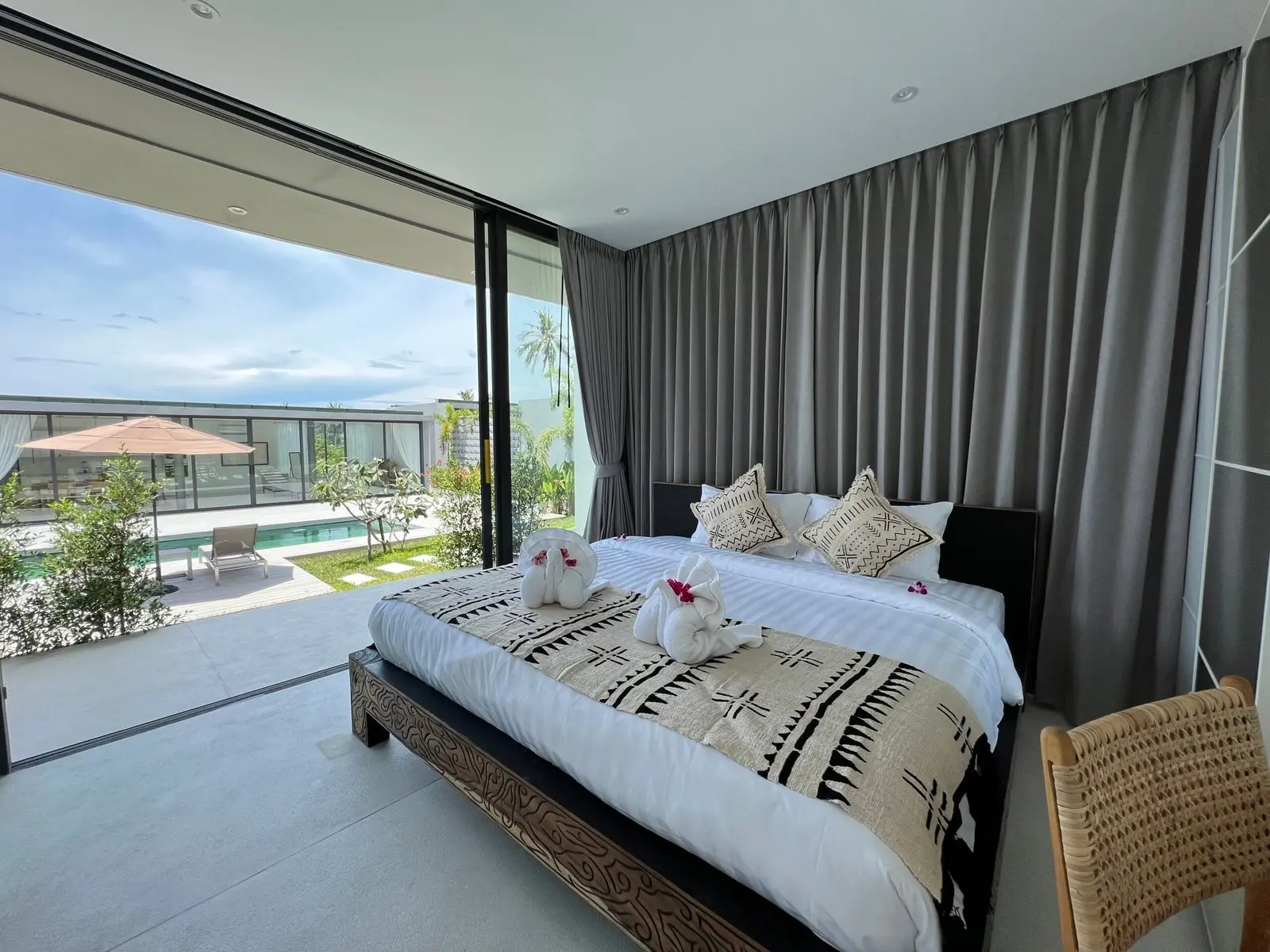 "Elegant 18-Bedroom Villa Retreat with Stunning Sea Views in Koh Samui" 'Freehold"