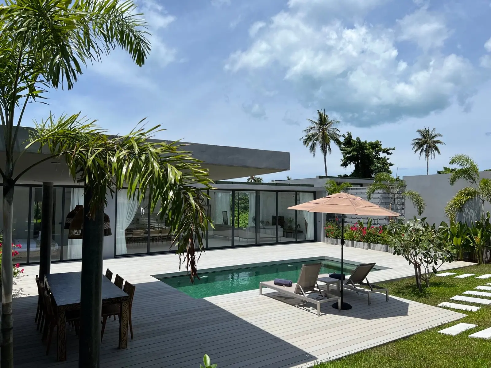 "Elegant 18-Bedroom Villa Retreat with Stunning Sea Views in Koh Samui" 'Freehold"