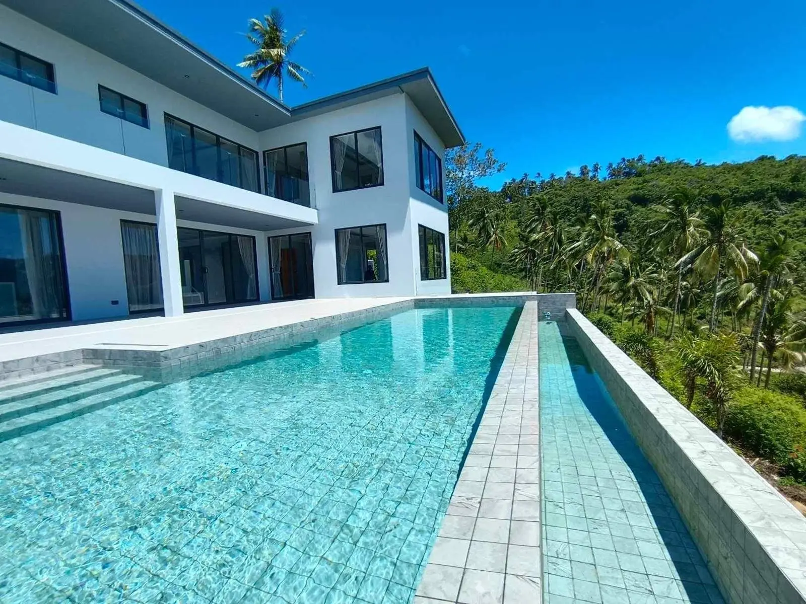 "Villa de 4 chambres avec vue sur la mer, piscine à débordement privée et propriété en pleine propriété dans l'exclusive Bo Phut"