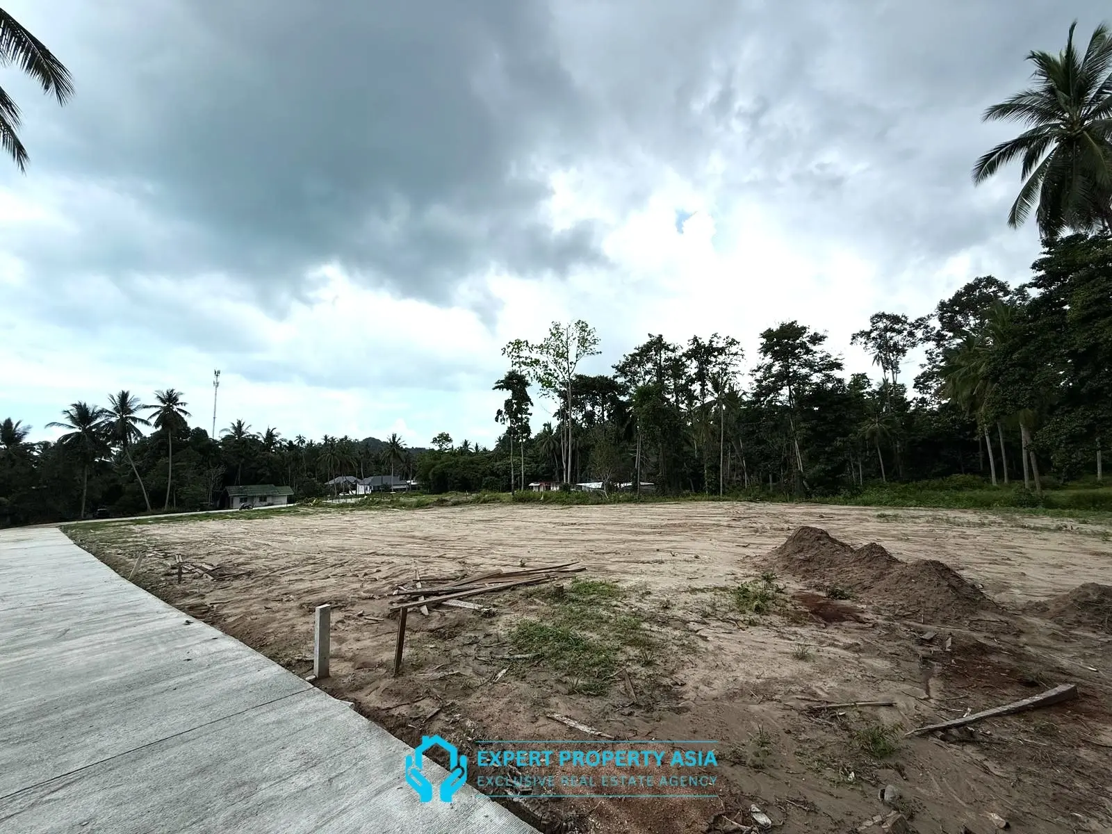 "Exceptional Land Investment in Taling Ngam – Ideal for Villas, Close to Key Amenities"