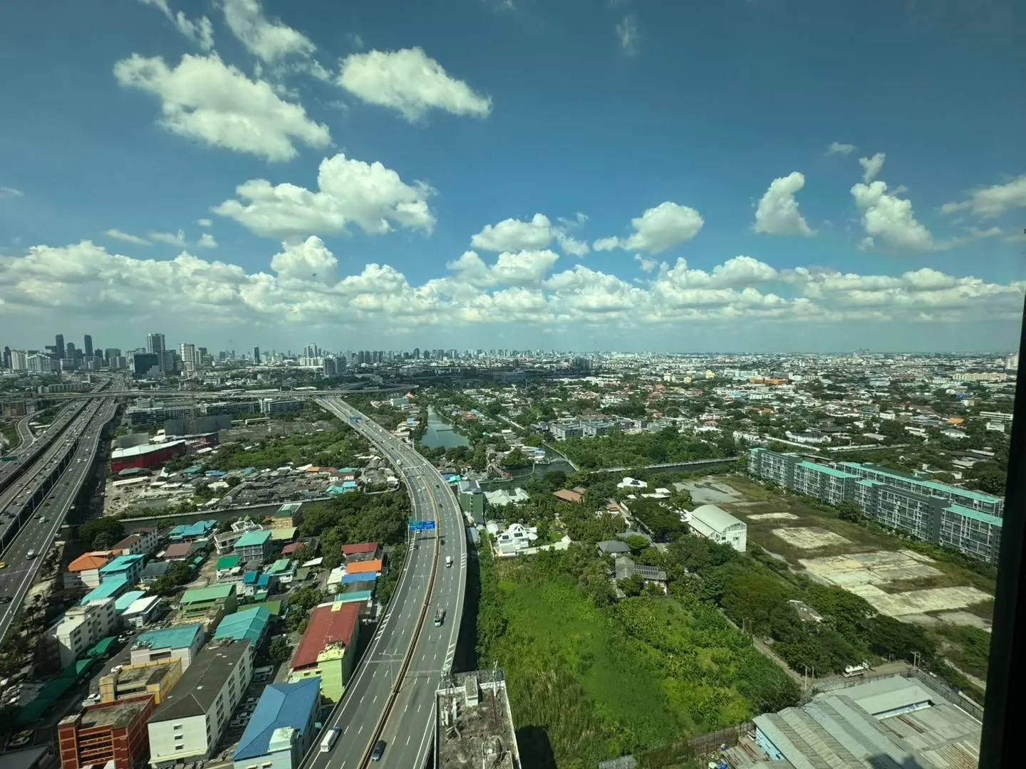 Great Investment Opportunity – High-Floor Condo Near ABAC & Ramkhamhaeng, Only 1.99M