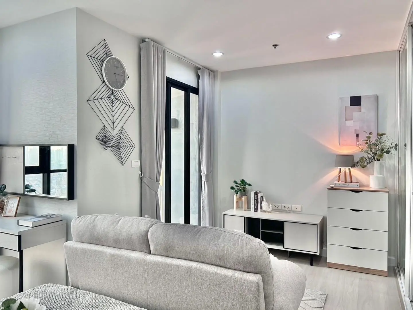 Great Investment Opportunity – High-Floor Condo Near ABAC & Ramkhamhaeng, Only 1.99M