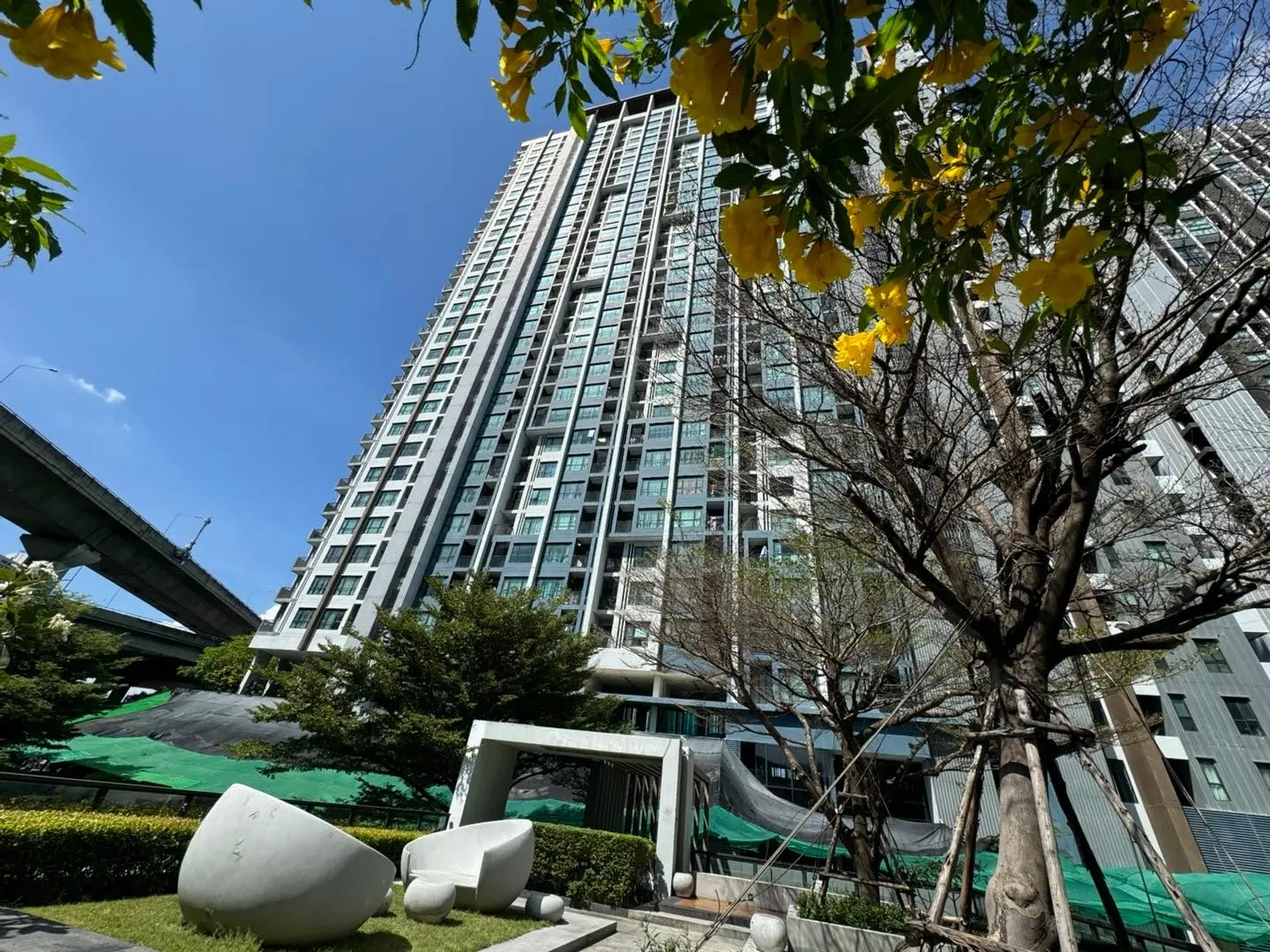 Great Investment Opportunity – High-Floor Condo Near ABAC & Ramkhamhaeng, Only 1.99M