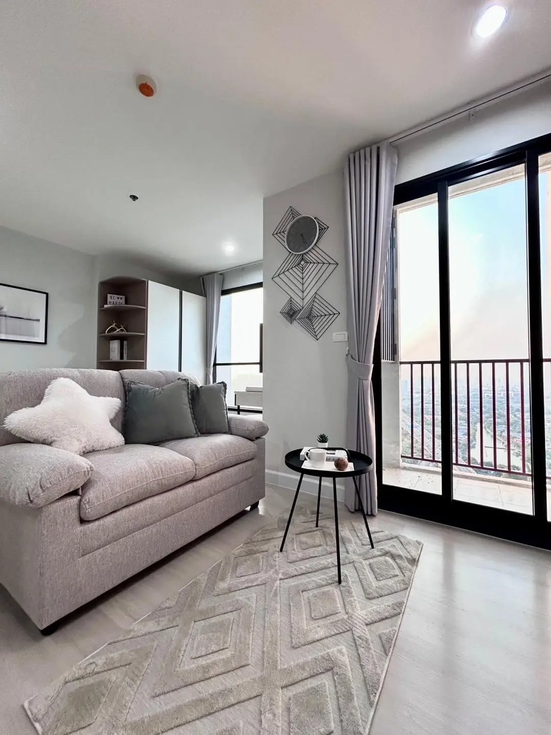 Great Investment Opportunity – High-Floor Condo Near ABAC & Ramkhamhaeng, Only 1.99M