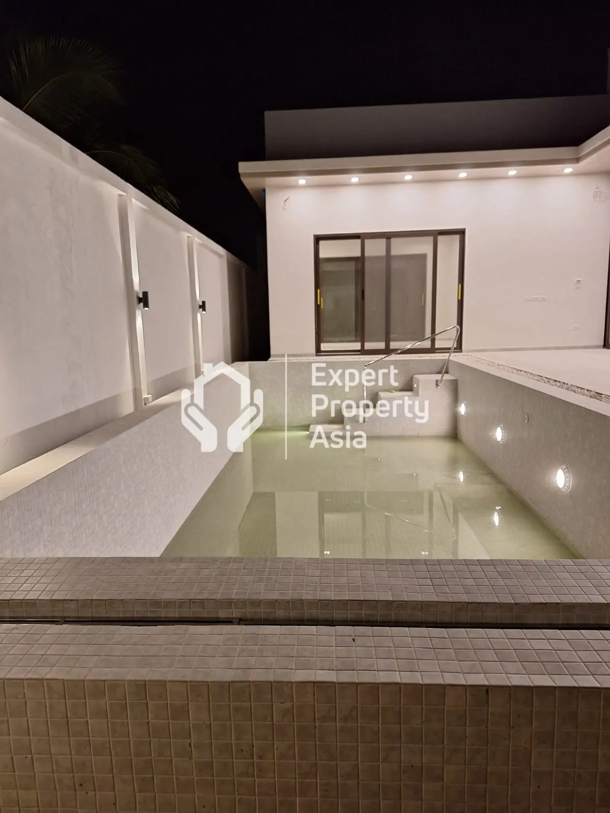 "Villa de luxe de 3 chambres avec piscine à débordement privée à Maenam, Koh Samui" "Propriété libre"