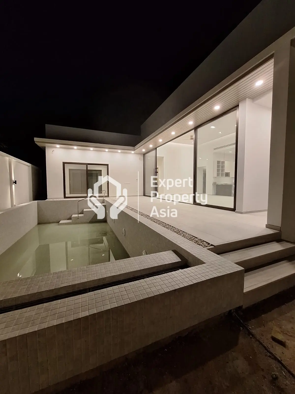 "Luxurious 3-Bedroom Villa with Private Infinity Pool in Maenam, Koh Samui" " Free hold"