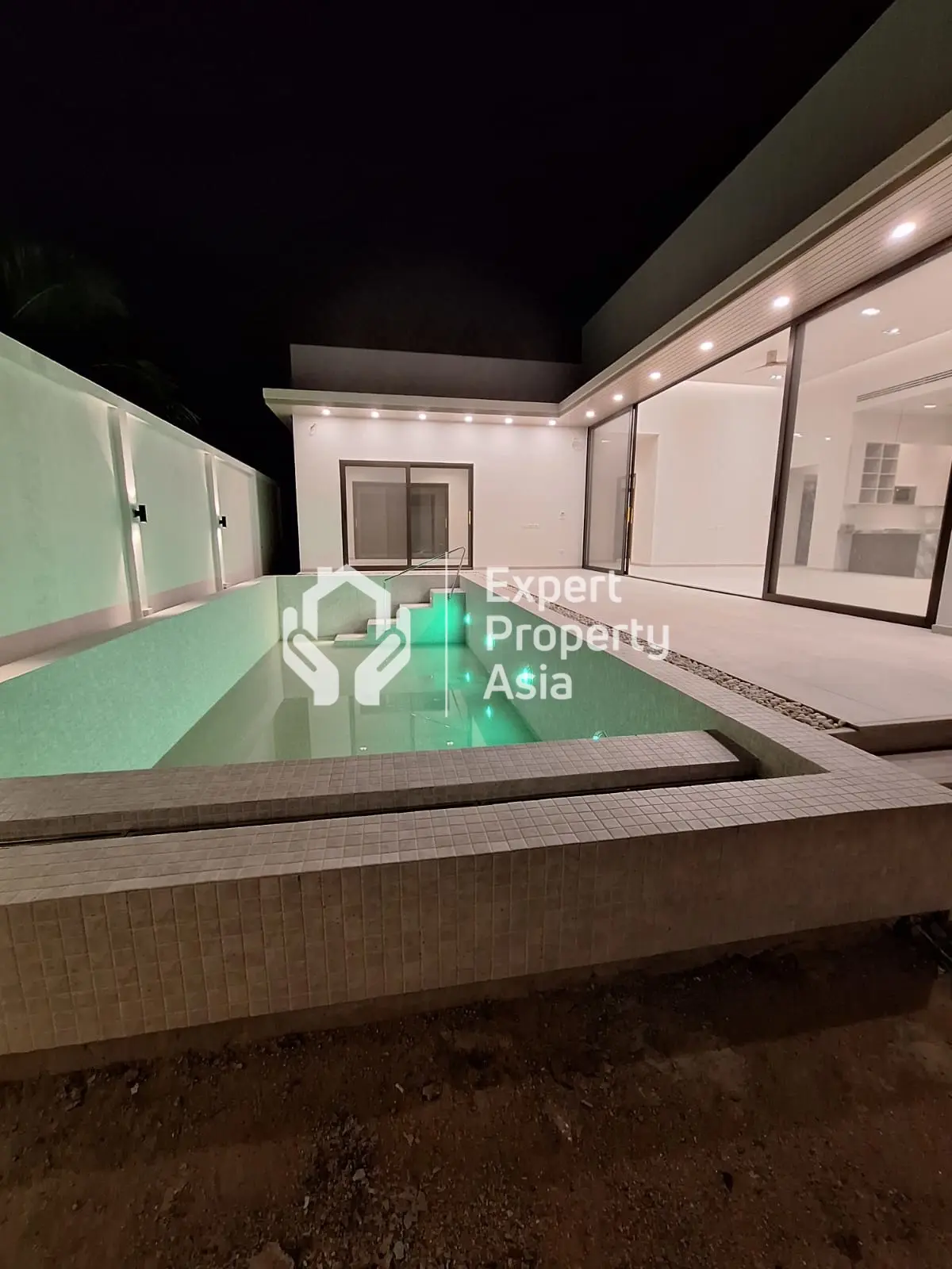 "Villa de luxe de 3 chambres avec piscine à débordement privée à Maenam, Koh Samui" "Propriété libre"