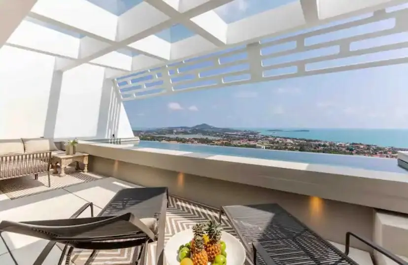 Villa moderne luxueuse de 3 chambres avec piscine à débordement et vue sur la mer à Chaweng