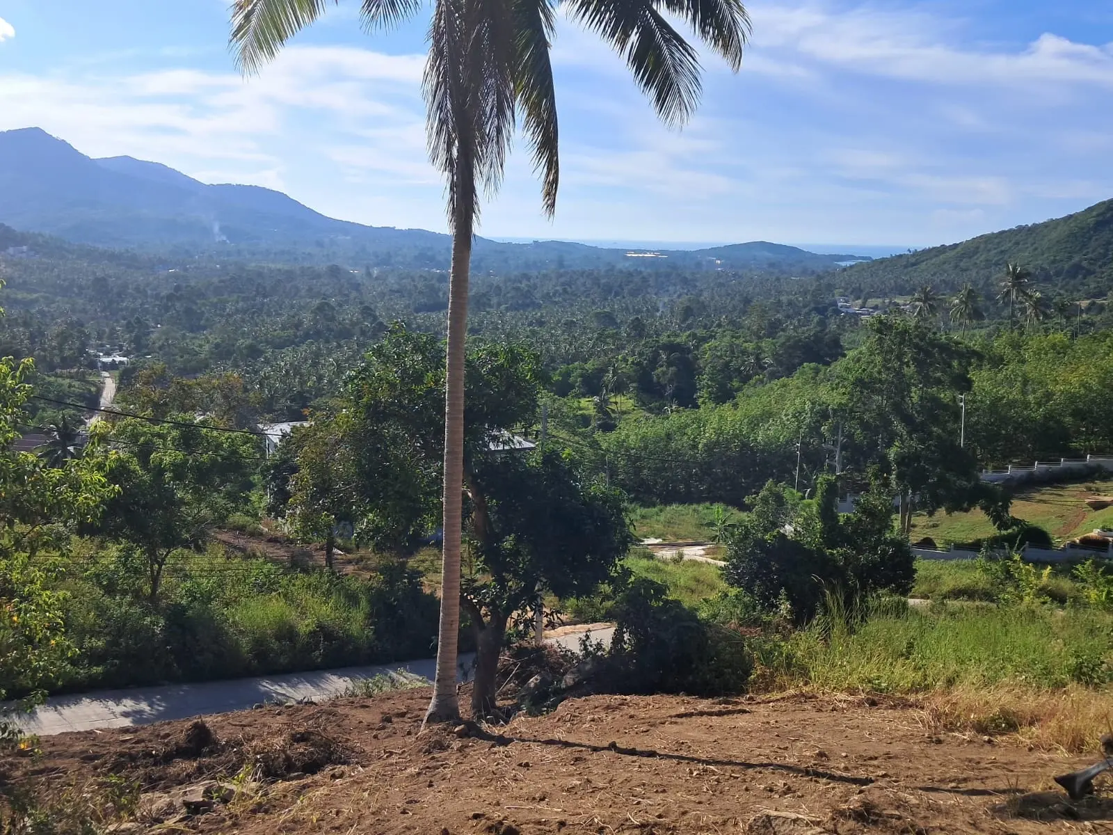 "Exceptional Value: 400 sqm Freehold Land in Maenam, Koh Samui!"