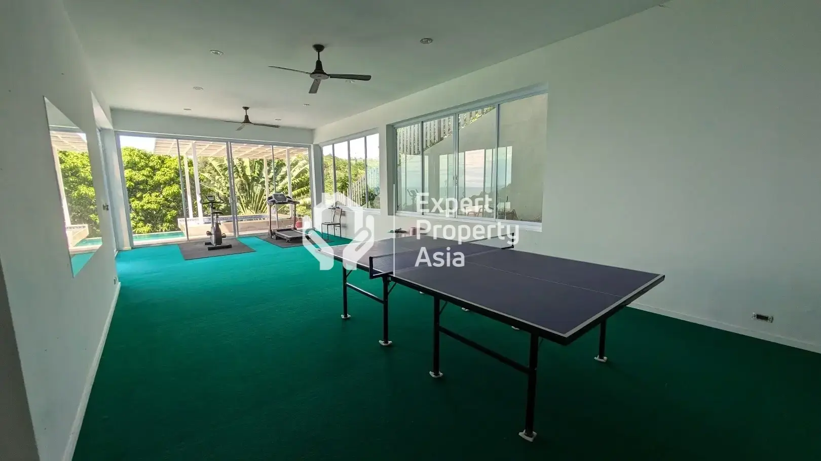 *For Rent: Spacious 6-Bedroom Villa with Sea View**  