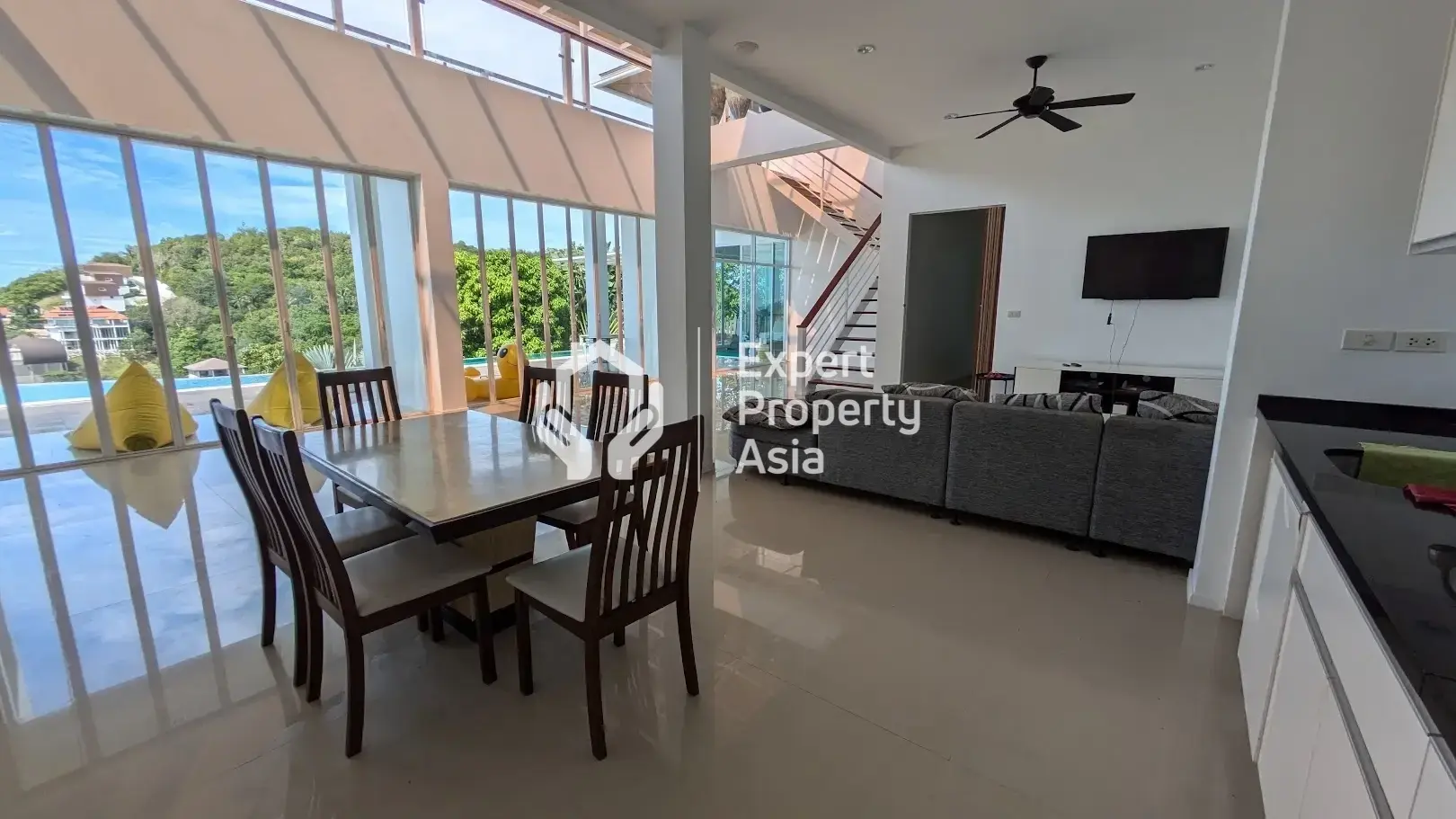 *For Rent: Spacious 6-Bedroom Villa with Sea View**  