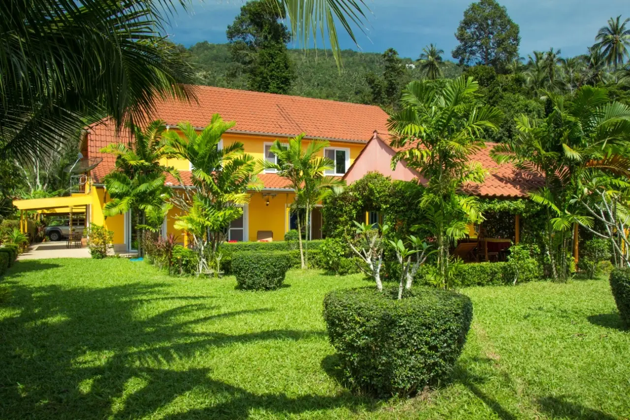 "Villa spacieuse de 5 chambres avec piscine et beau jardin à Nathon, Koh Samui"