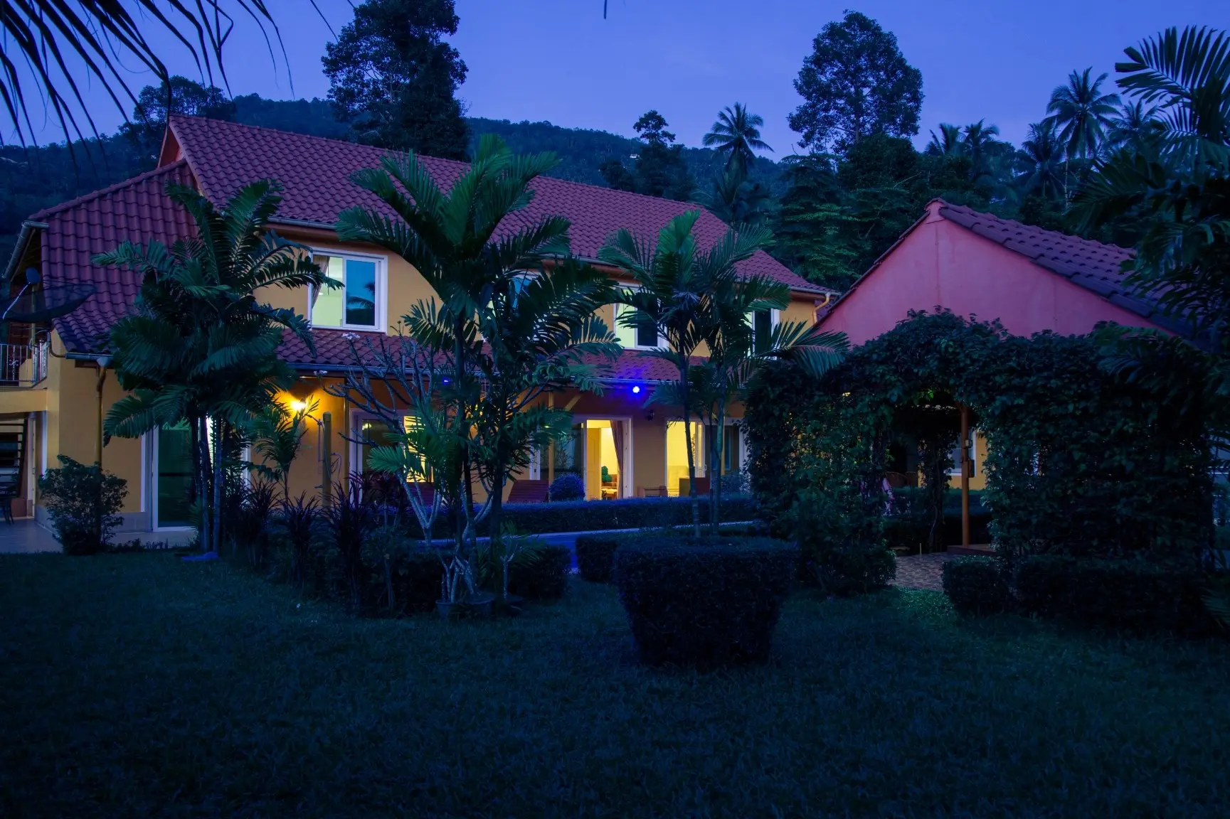 "Villa spacieuse de 5 chambres avec piscine et beau jardin à Nathon, Koh Samui"