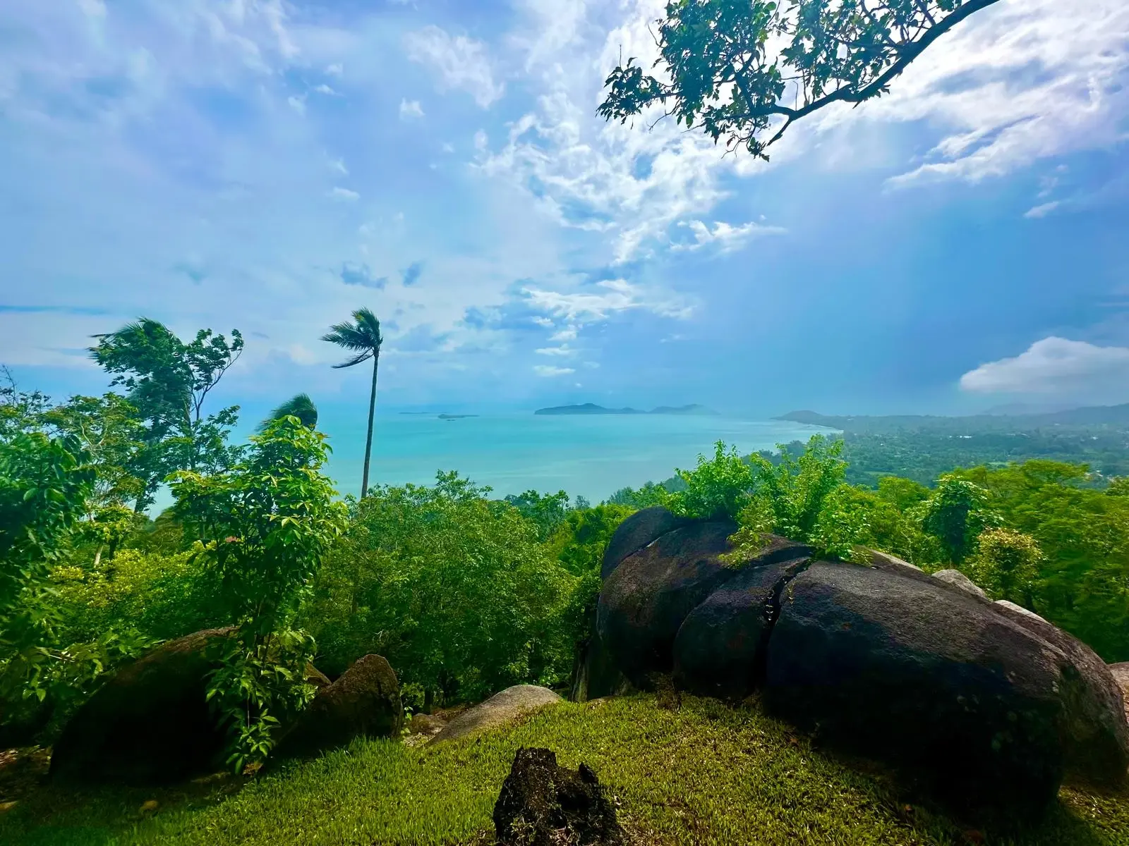 "Opportunité rare : 2 Rai de terrain à Laem Set, Koh Samui"