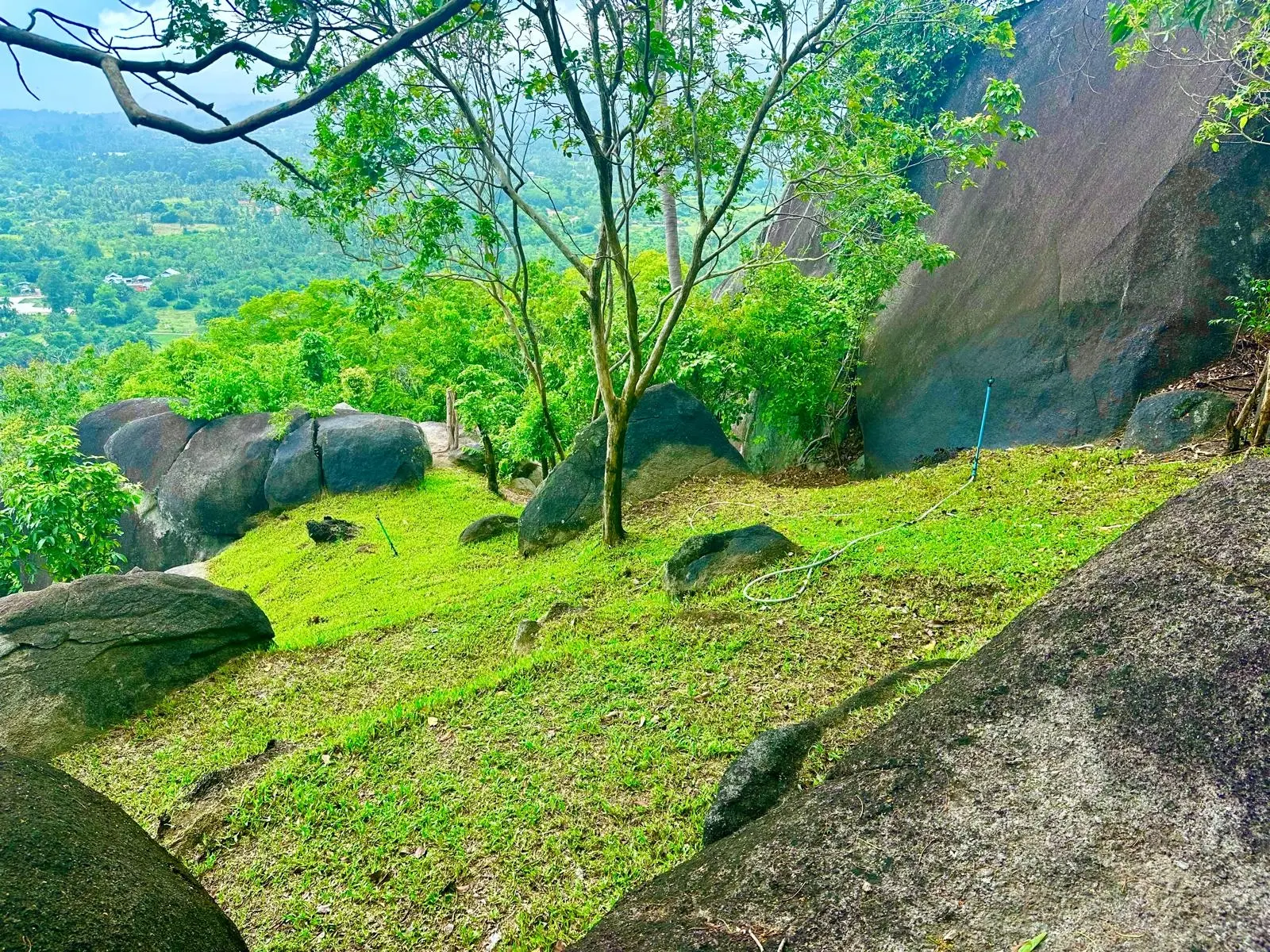 "Opportunité rare : 2 Rai de terrain à Laem Set, Koh Samui"