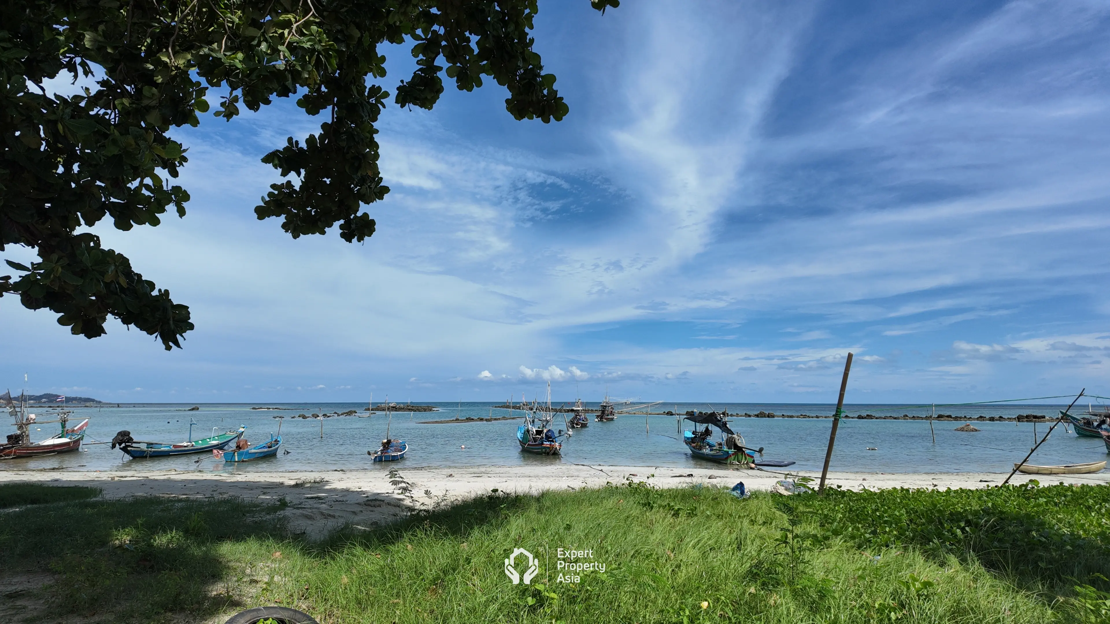 UNE EXCELLENTE OPPORTUNITÉ D'ACQUÉRIR UN TERRAIN EN BORD DE MER PROCHE D'UNE ÉCOLE INTERNATIONALE