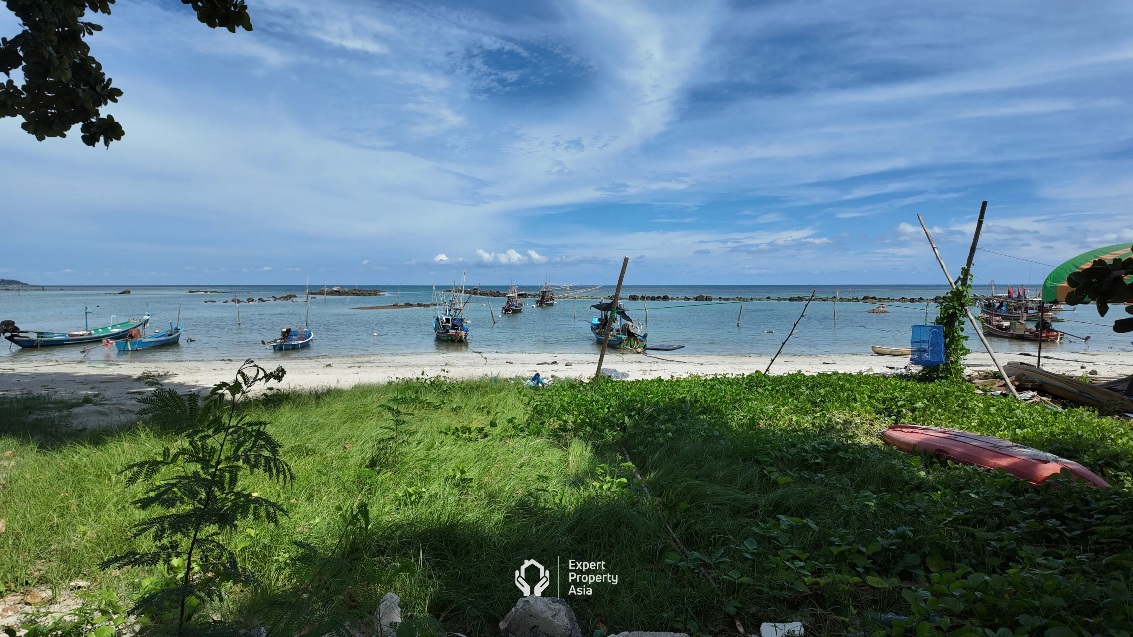 โอกาสที่ยอดเยี่ยมในการเป็นเจ้าของที่ดินติดชายหาดใกล้โรงเรียนนานาชาติ