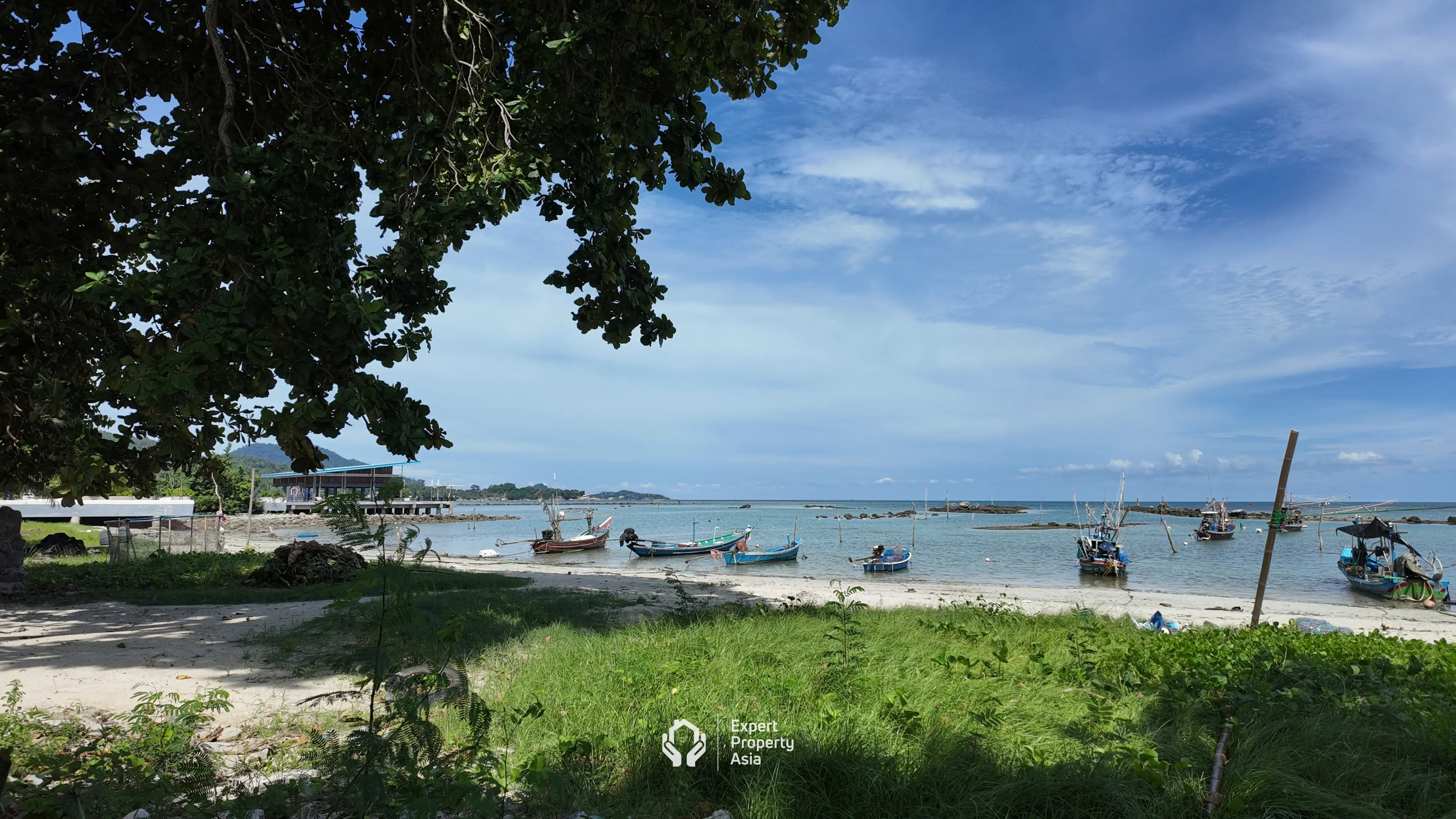 โอกาสที่ยอดเยี่ยมในการเป็นเจ้าของที่ดินติดชายหาดใกล้โรงเรียนนานาชาติ