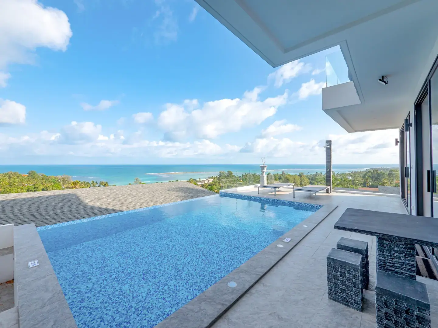 "Villas en pleine propriété avec vue sur la mer : Espaces de vie spacieux à Lamai, Koh Samui"