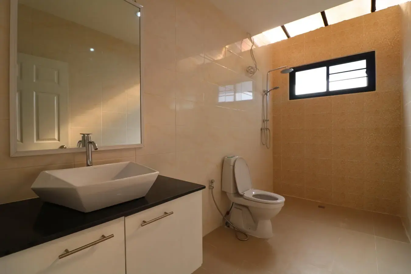 บ้านให้เช่า 4 ห้องนอน 3 ห้องน้ำ พร้อมขายในหมู่ม่อน อุดรธานี ประเทศไทย