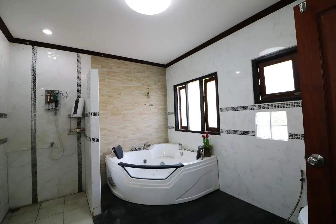 4 BRM, 5 BTH, Stylish 664 Sq. Mt. Home For Sale, Nong Khai, Thailand