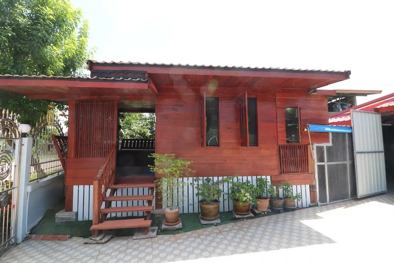 A Wonderful 3 BRM, 3 BTH Home For Sale with Pool in Sawang Daen Din, Sakon Nakhon Province, Thailand