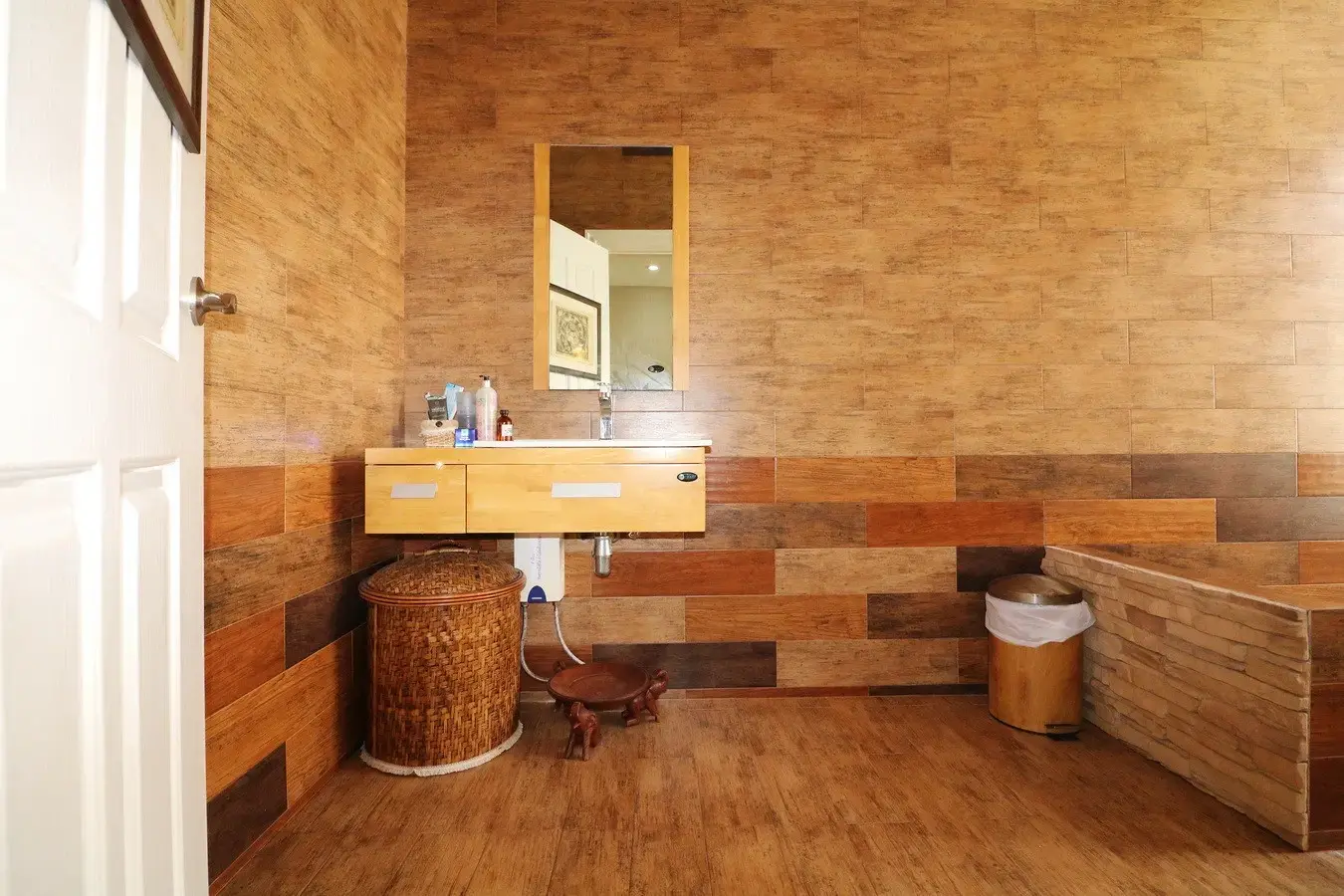 บ้านหรู 5 ห้องนอน 5 ห้องน้ำ ขายในอำเภอหนองบัว จังหวัดอุดรธานี ประเทศไทย