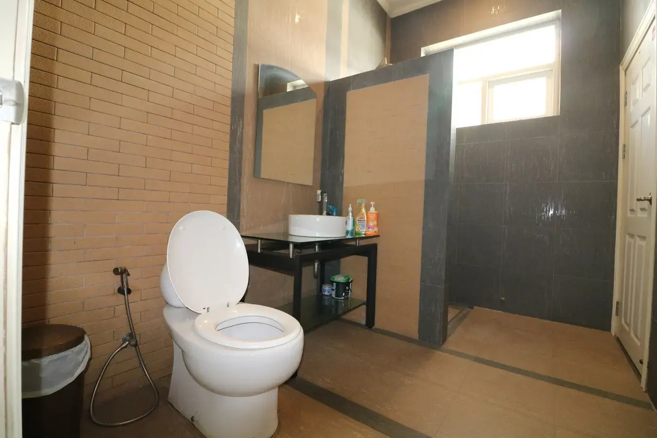 บ้านหรู 5 ห้องนอน 5 ห้องน้ำ ขายในอำเภอหนองบัว จังหวัดอุดรธานี ประเทศไทย