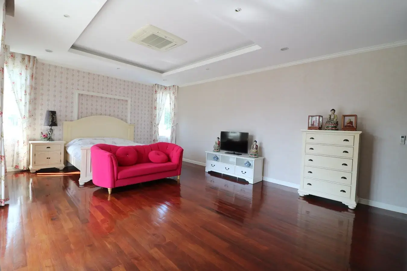 บ้านหรู 5 ห้องนอน 5 ห้องน้ำ ขายในอำเภอหนองบัว จังหวัดอุดรธานี ประเทศไทย