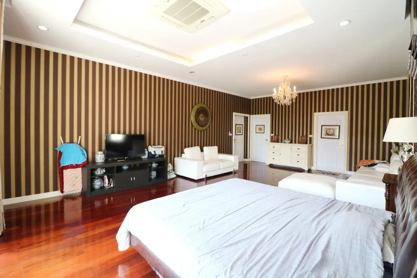 บ้านหรู 5 ห้องนอน 5 ห้องน้ำ ขายในอำเภอหนองบัว จังหวัดอุดรธานี ประเทศไทย