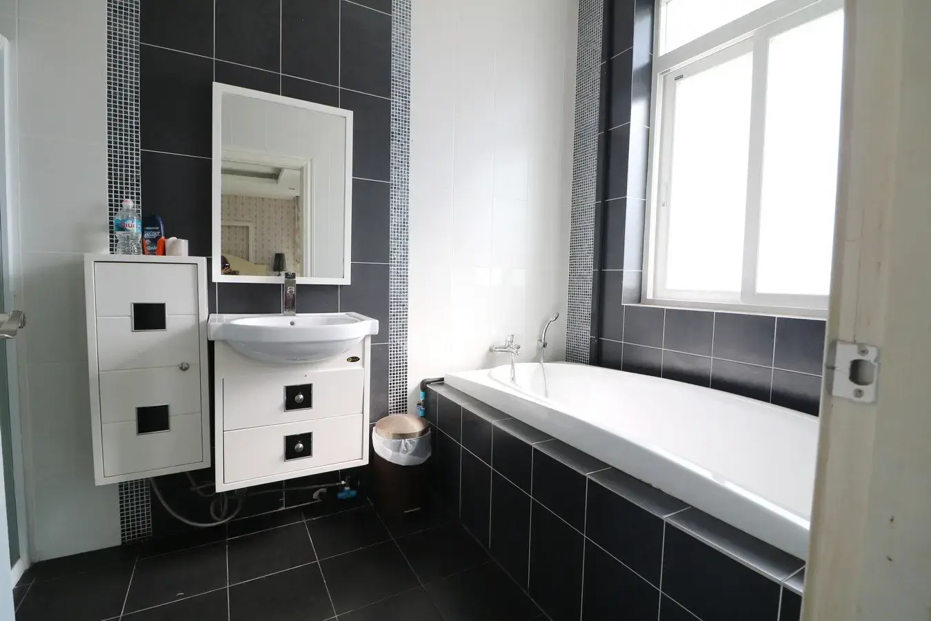 บ้านหรู 5 ห้องนอน 5 ห้องน้ำ ขายในอำเภอหนองบัว จังหวัดอุดรธานี ประเทศไทย