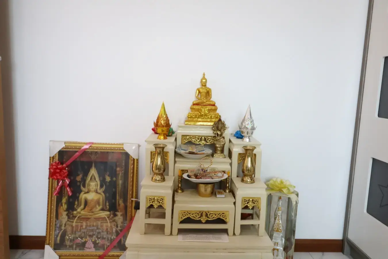 สำหรับขาย: บ้าน 2 ชั้น 3 ห้องนอน 3 ห้องน้ำ พร้อมที่ดิน 16+ ไร่ ในอำเภอหนองหาน