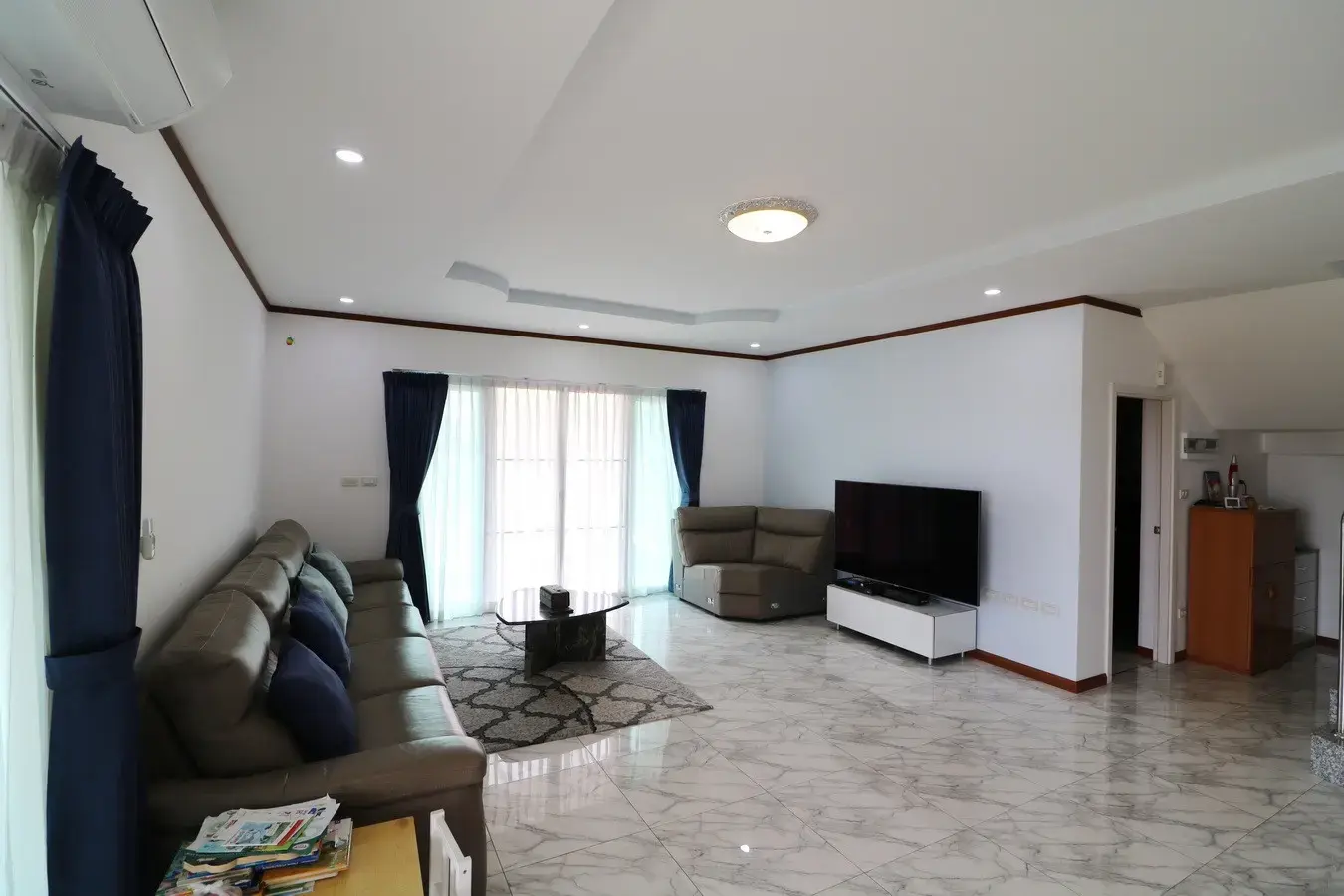 สำหรับขาย: บ้าน 2 ชั้น 3 ห้องนอน 3 ห้องน้ำ พร้อมที่ดิน 16+ ไร่ ในอำเภอหนองหาน