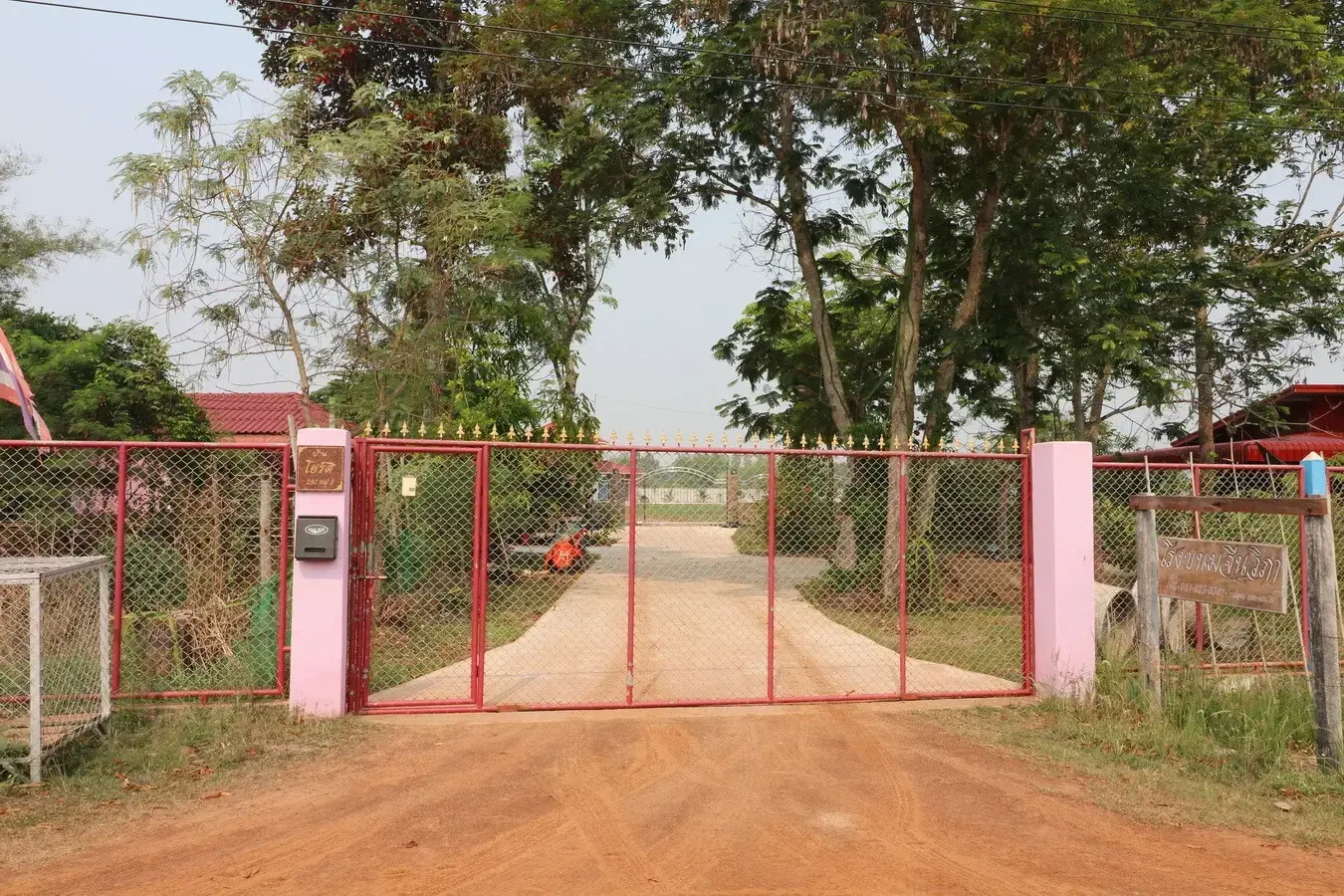 สำหรับขาย: บ้าน 2 ชั้น 3 ห้องนอน 3 ห้องน้ำ พร้อมที่ดิน 16+ ไร่ ในอำเภอหนองหาน