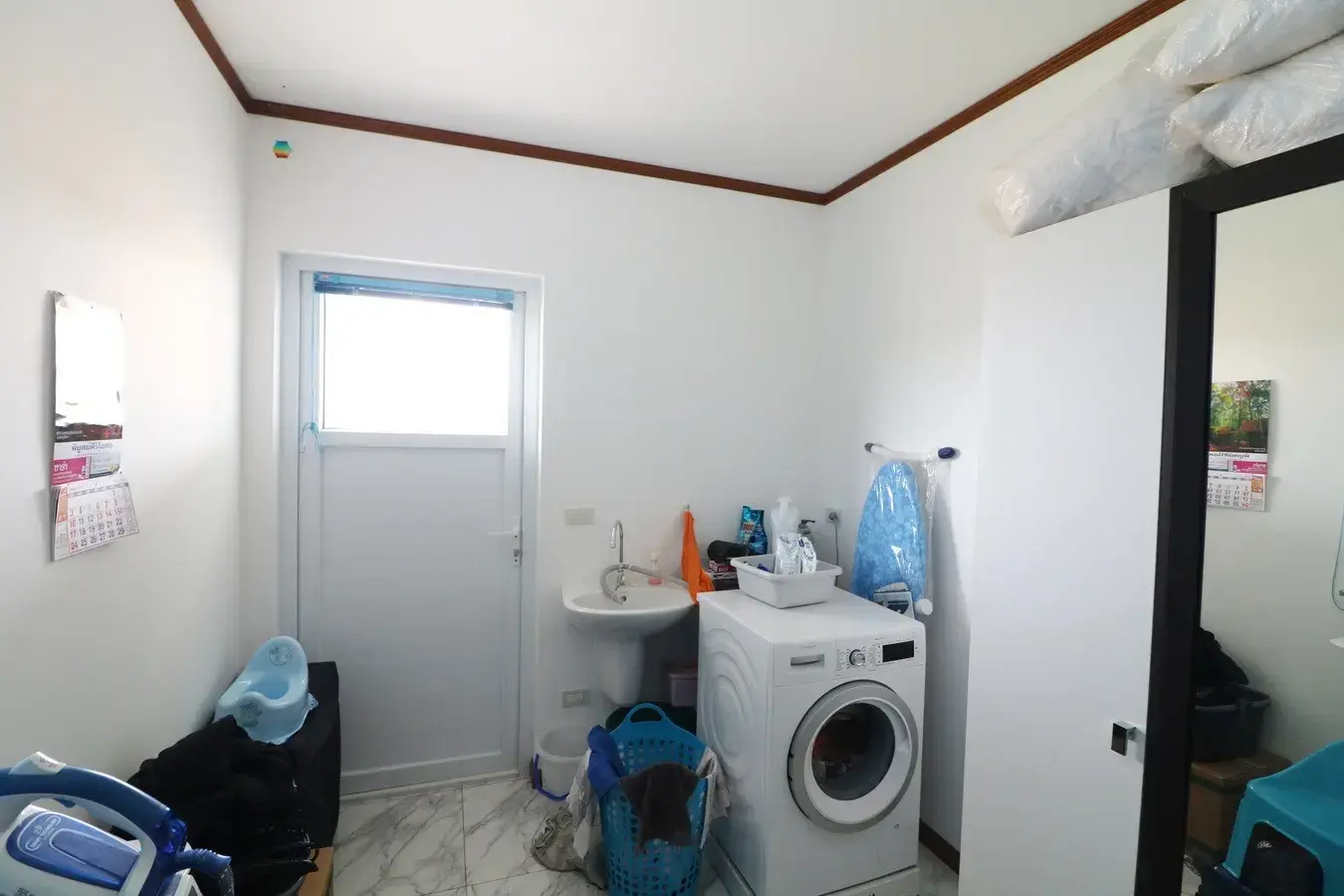 สำหรับขาย: บ้าน 2 ชั้น 3 ห้องนอน 3 ห้องน้ำ พร้อมที่ดิน 16+ ไร่ ในอำเภอหนองหาน