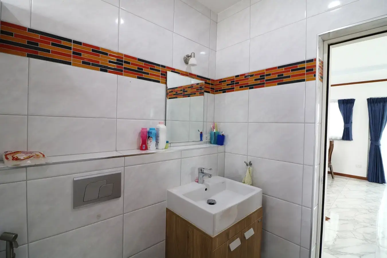 สำหรับขาย: บ้าน 2 ชั้น 3 ห้องนอน 3 ห้องน้ำ พร้อมที่ดิน 16+ ไร่ ในอำเภอหนองหาน