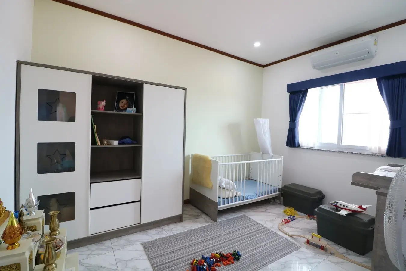 สำหรับขาย: บ้าน 2 ชั้น 3 ห้องนอน 3 ห้องน้ำ พร้อมที่ดิน 16+ ไร่ ในอำเภอหนองหาน