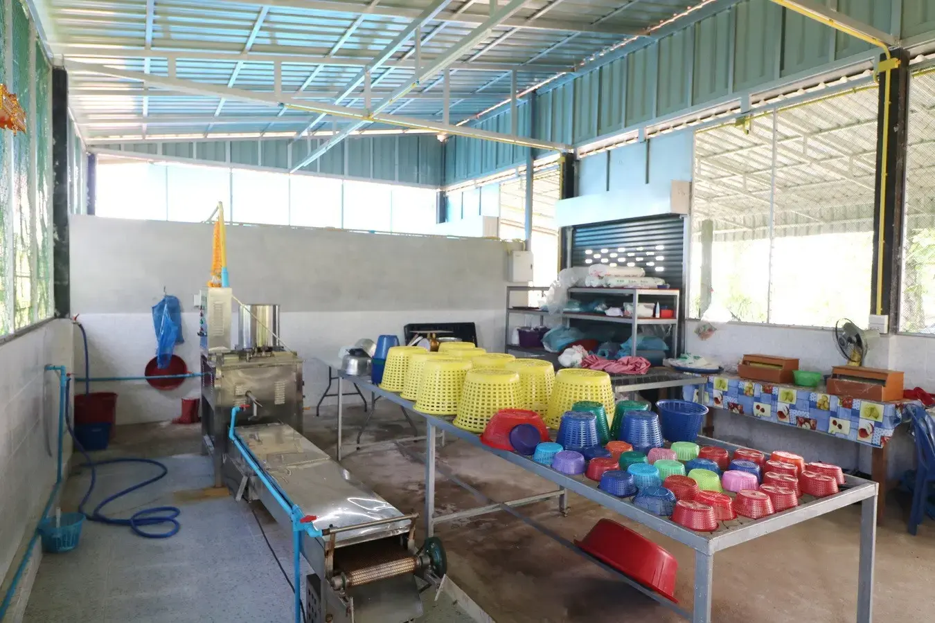 สำหรับขาย: บ้าน 2 ชั้น 3 ห้องนอน 3 ห้องน้ำ พร้อมที่ดิน 16+ ไร่ ในอำเภอหนองหาน