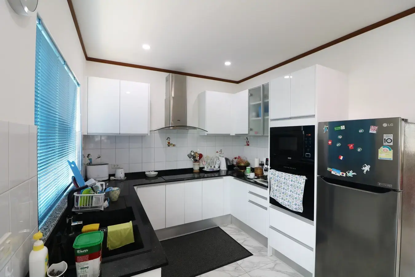 สำหรับขาย: บ้าน 2 ชั้น 3 ห้องนอน 3 ห้องน้ำ พร้อมที่ดิน 16+ ไร่ ในอำเภอหนองหาน