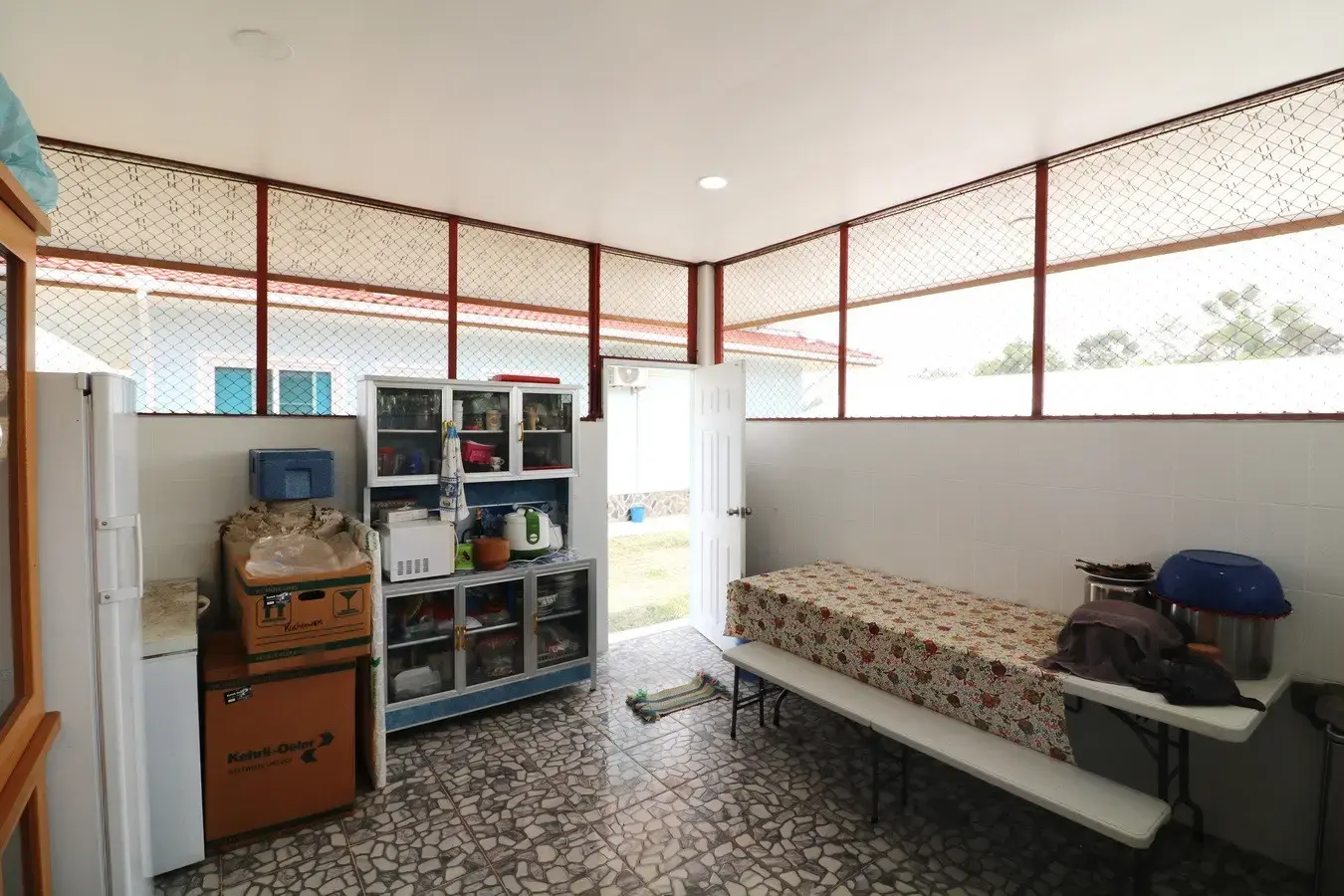 สำหรับขาย: บ้าน 2 ชั้น 3 ห้องนอน 3 ห้องน้ำ พร้อมที่ดิน 16+ ไร่ ในอำเภอหนองหาน