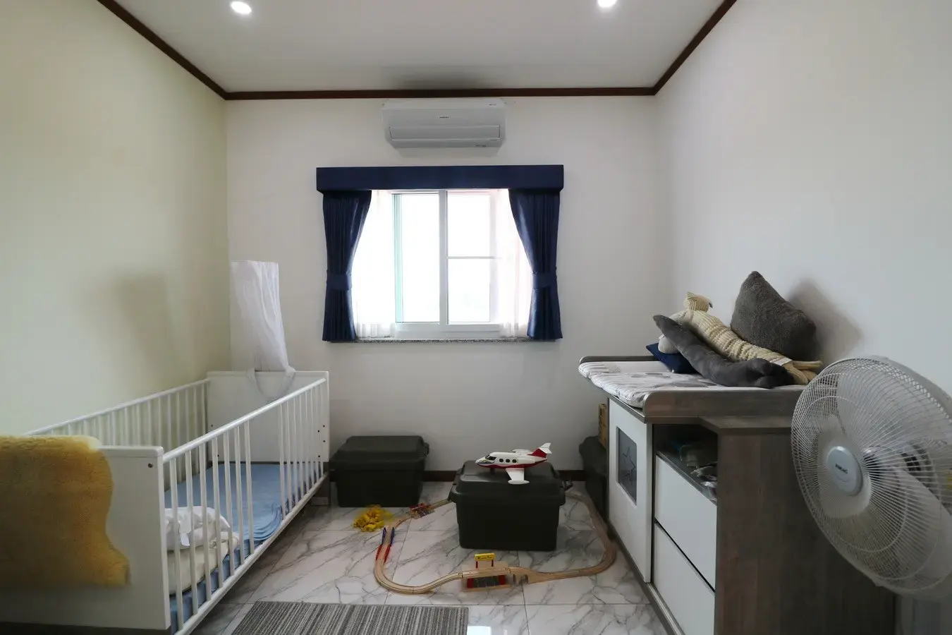 สำหรับขาย: บ้าน 2 ชั้น 3 ห้องนอน 3 ห้องน้ำ พร้อมที่ดิน 16+ ไร่ ในอำเภอหนองหาน