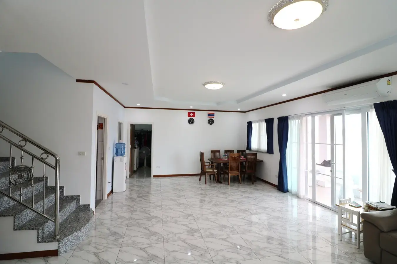 สำหรับขาย: บ้าน 2 ชั้น 3 ห้องนอน 3 ห้องน้ำ พร้อมที่ดิน 16+ ไร่ ในอำเภอหนองหาน